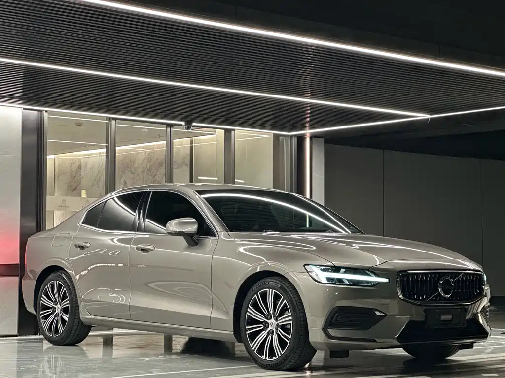 Volvo S60 2021 — фото 3