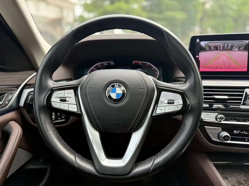BMW 5 Series 2021 — фото 10