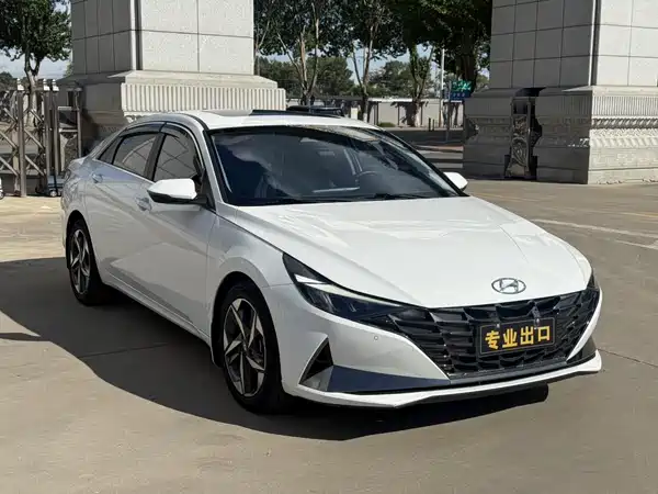 Hyundai Elantra 2022