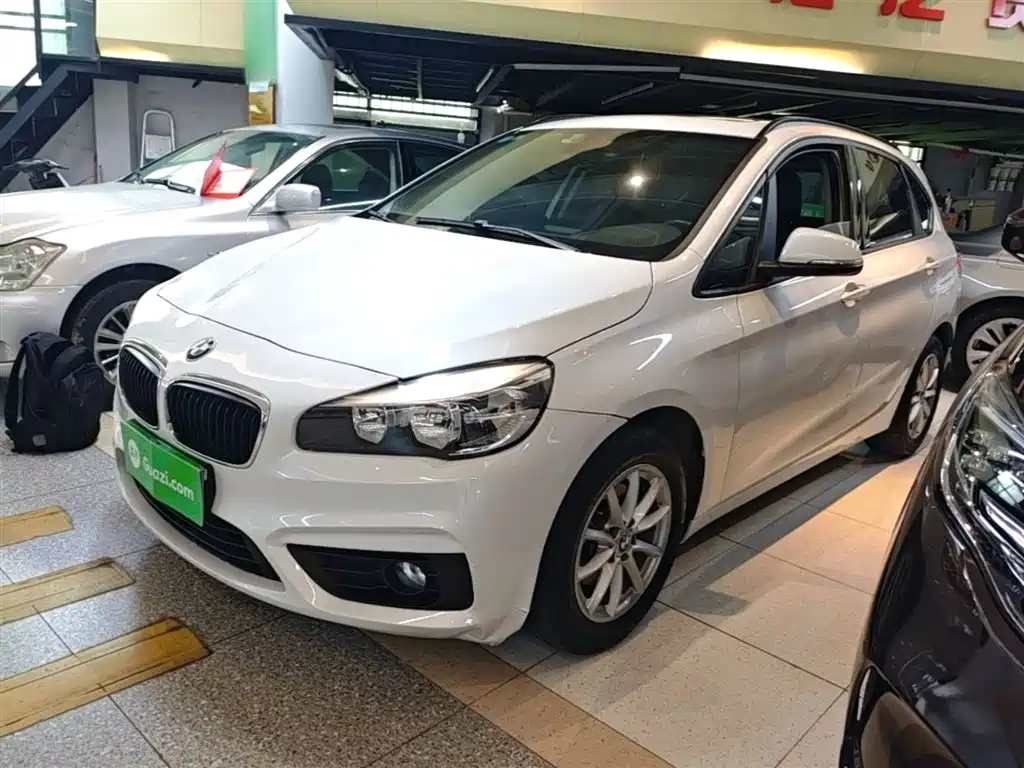 BMW 2 Series Active Tourer 2017 — фото 2