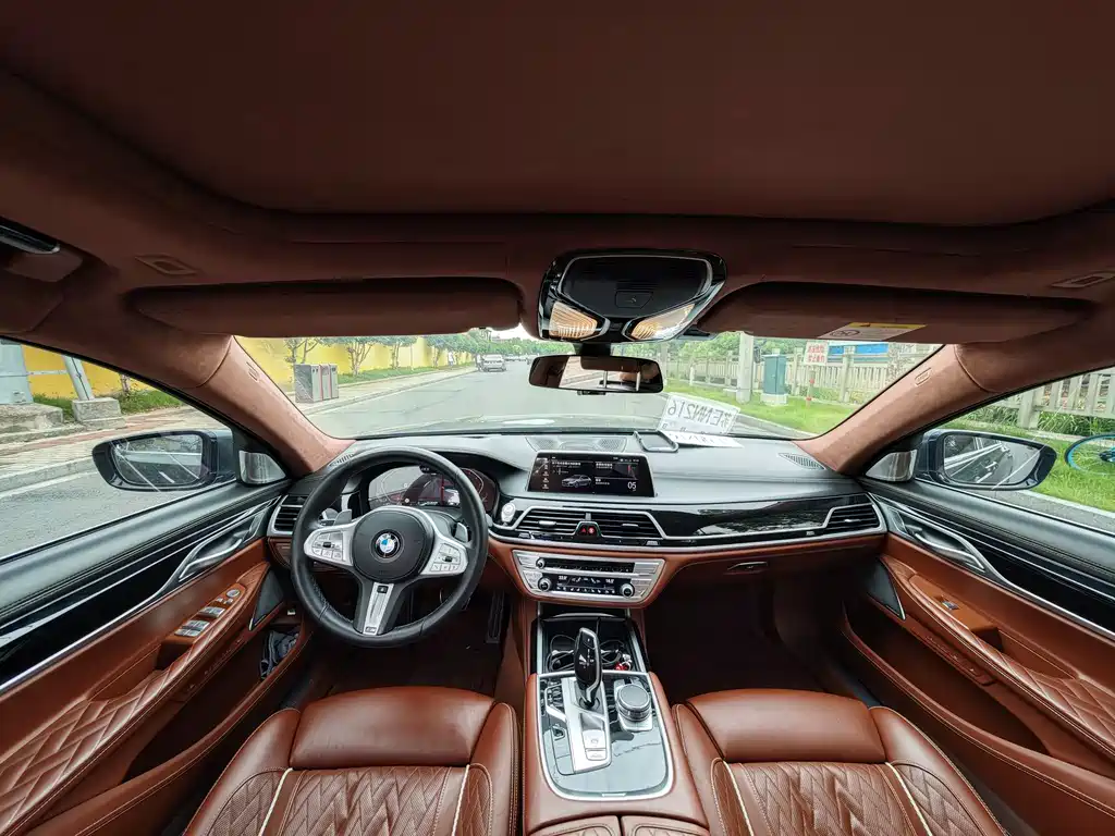 BMW 7 Series 2019 — фото 6
