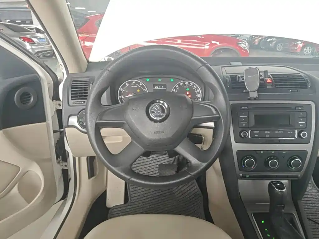 Skoda Octavia 2014 — фото 11