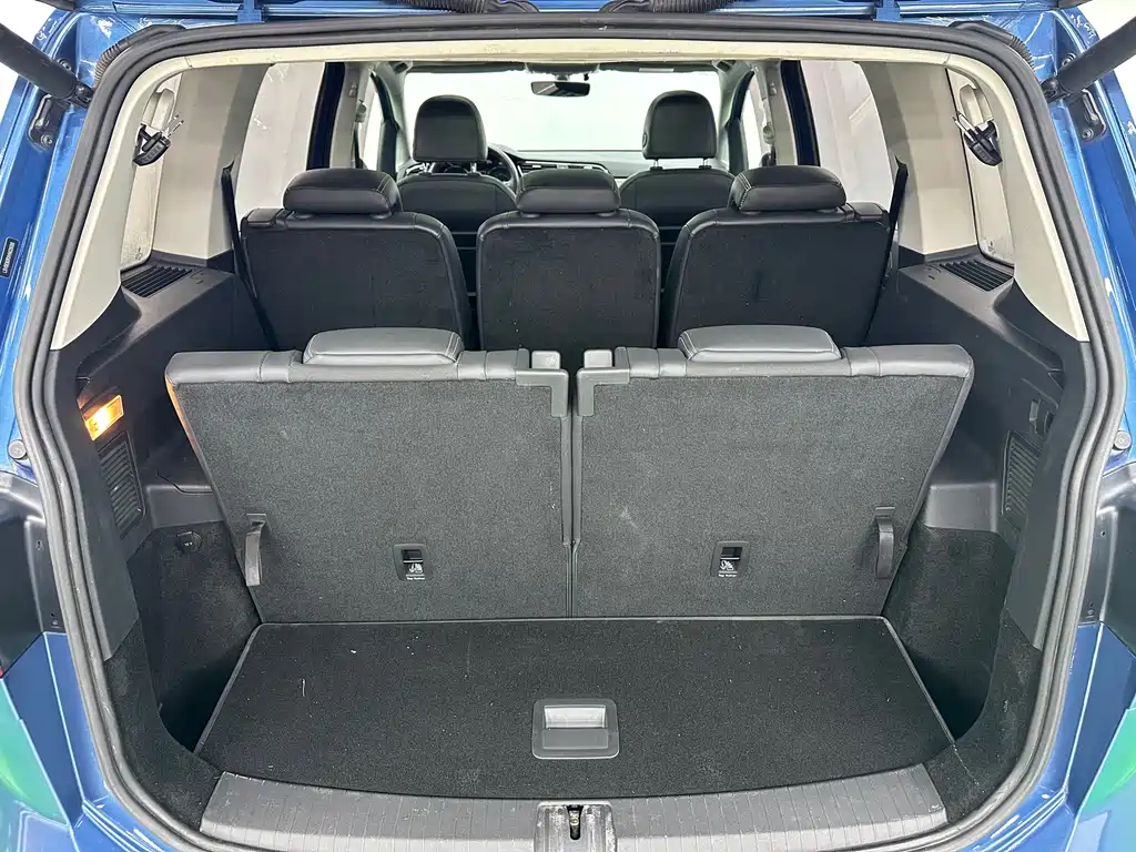 Volkswagen Touran 2018 — фото 24