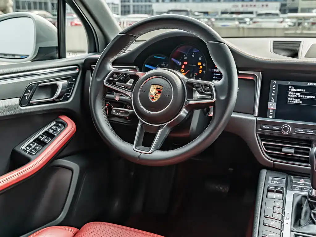 Porsche Macan 2018 — фото 18