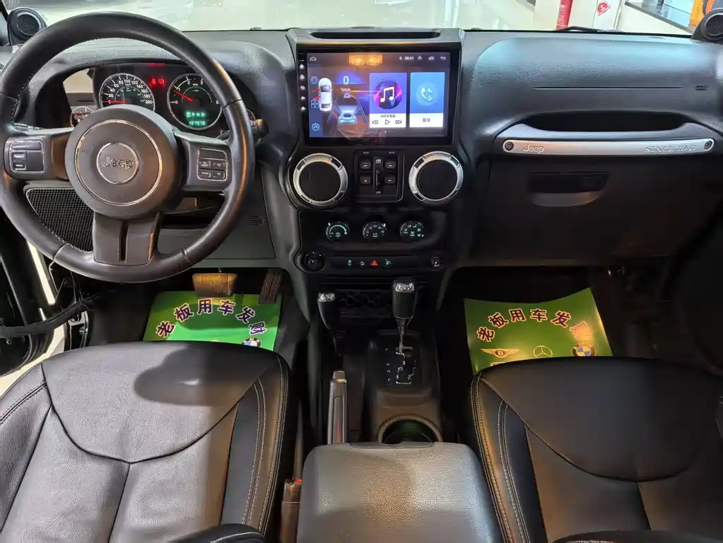 Jeep Wrangler 2014 — фото 12