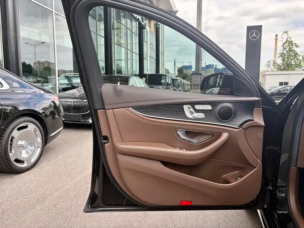 Mercedes-Benz E-Class 2023 — фото 11