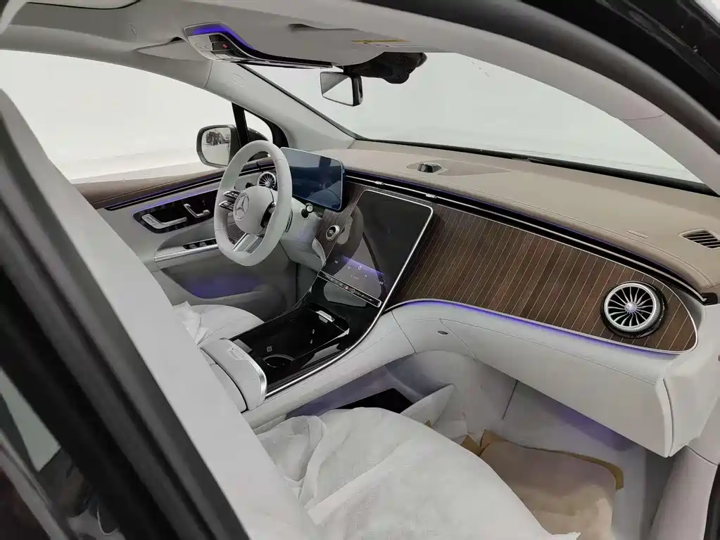 Mercedes-Benz EQE SUV 2025 — фото 18