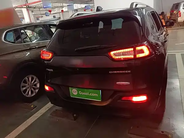 Jeep Cherokee 2016