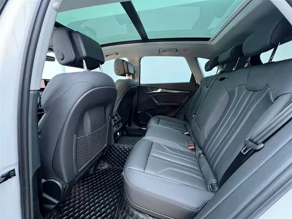 Audi Q5L 2023 — фото 14