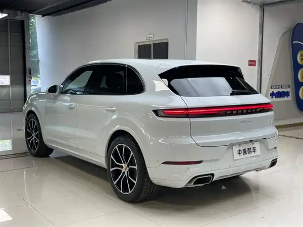 Porsche Cayenne 2024