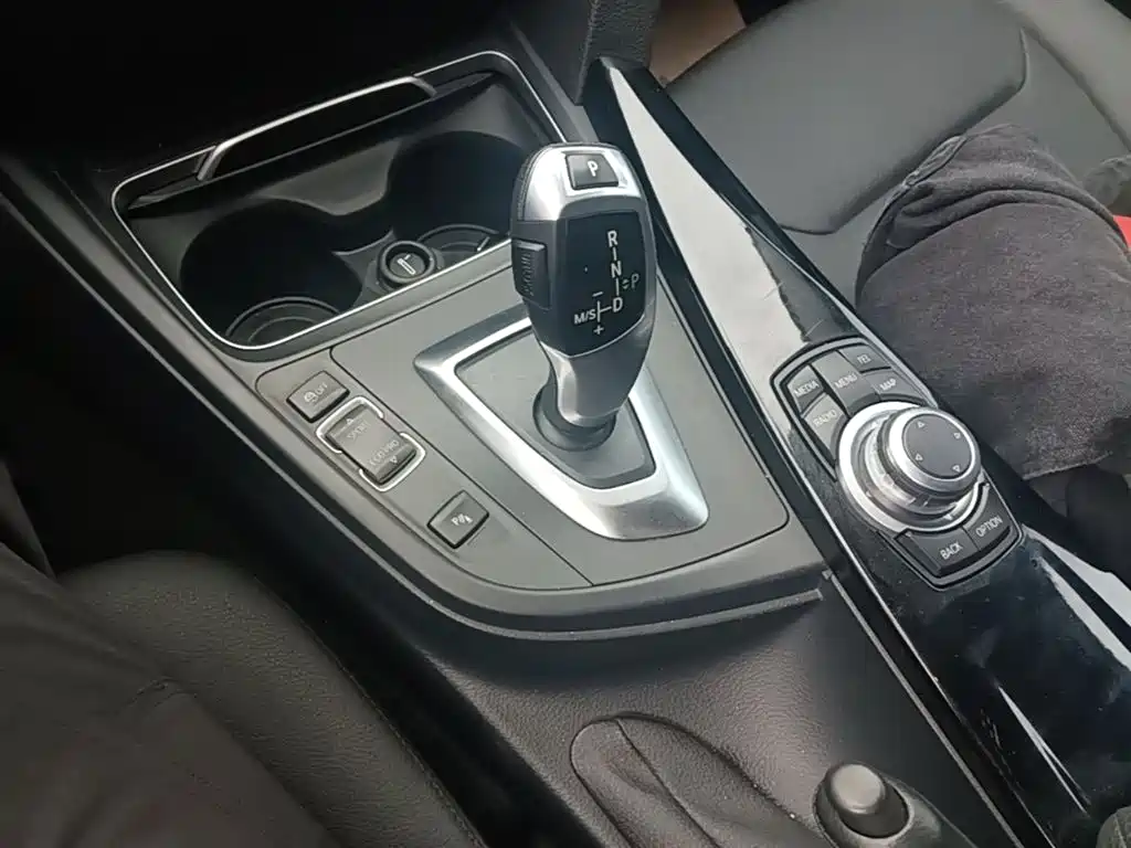 BMW 3 Series 2016 — фото 14