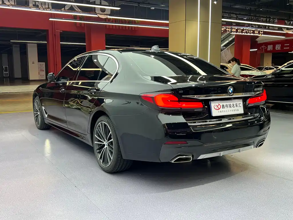 BMW 5 Series 2023 — фото 17
