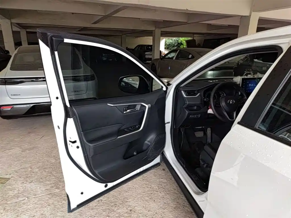 Toyota RAV4 2022 — фото 16