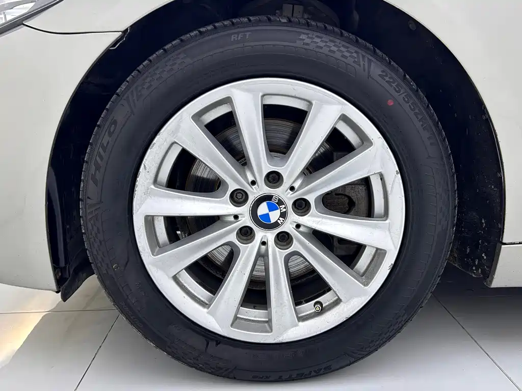 BMW 5 Series 2015 — фото 23