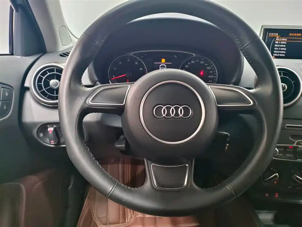 Audi A1 2016 — фото 16