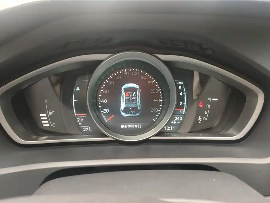 Volvo V40 2015 — фото 14