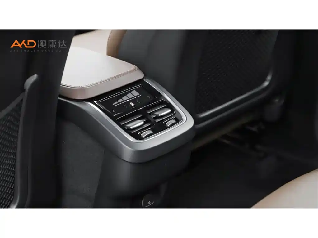 Volvo XC90 2023 — фото 10