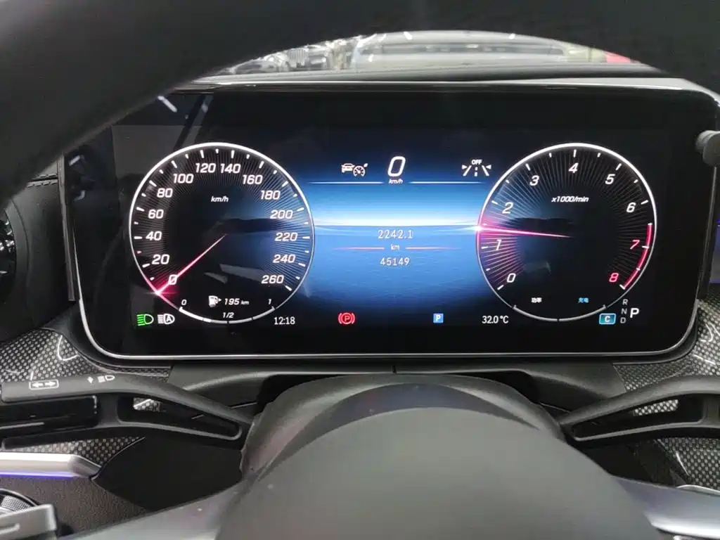 Mercedes-Benz C-Class 2023 — фото 12