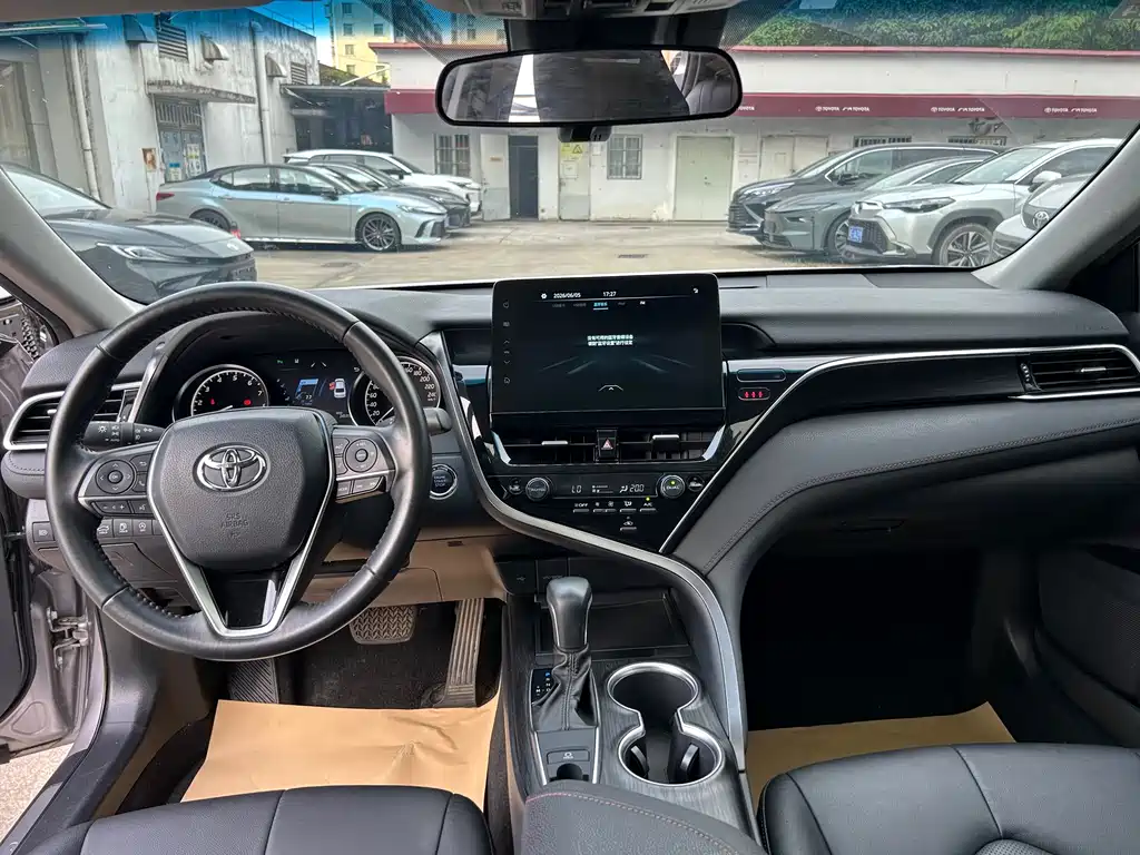 Toyota Camry 2021 — фото 10