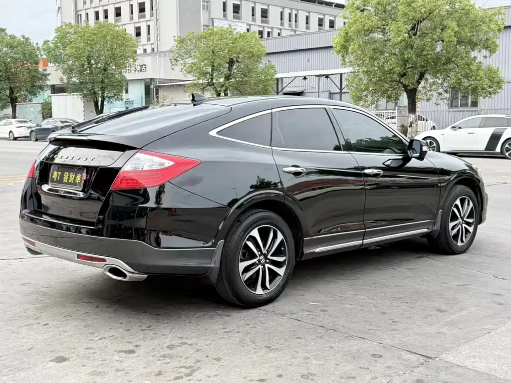 Honda Crosstour 2016 — фото 9