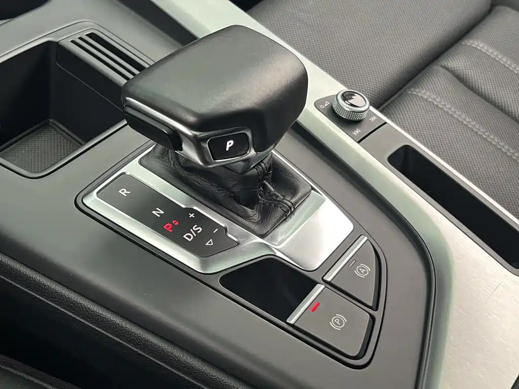 Audi A4L 2021 — фото 21