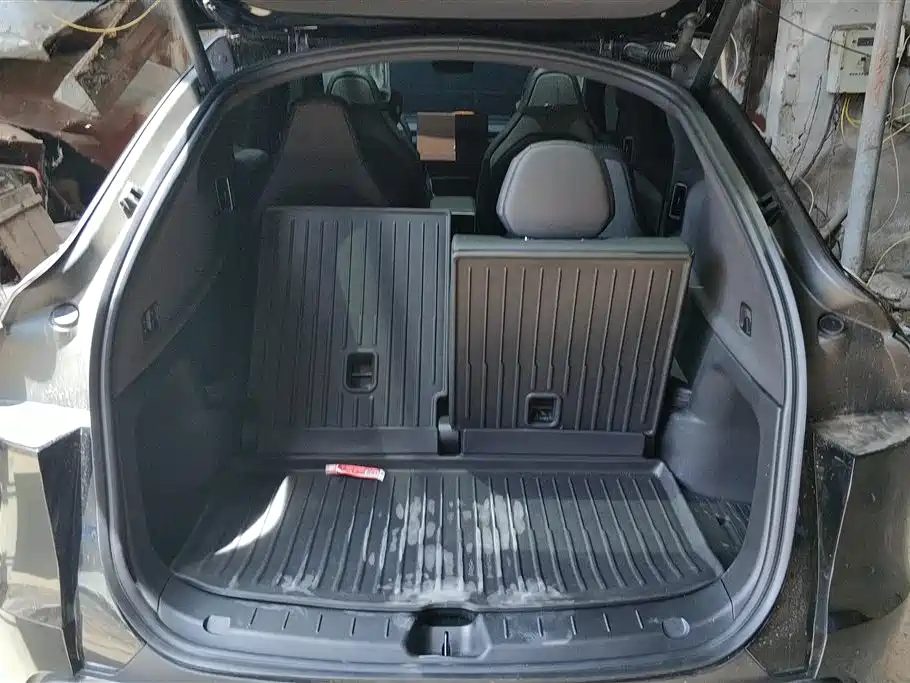 Tesla Model Y L 2026
