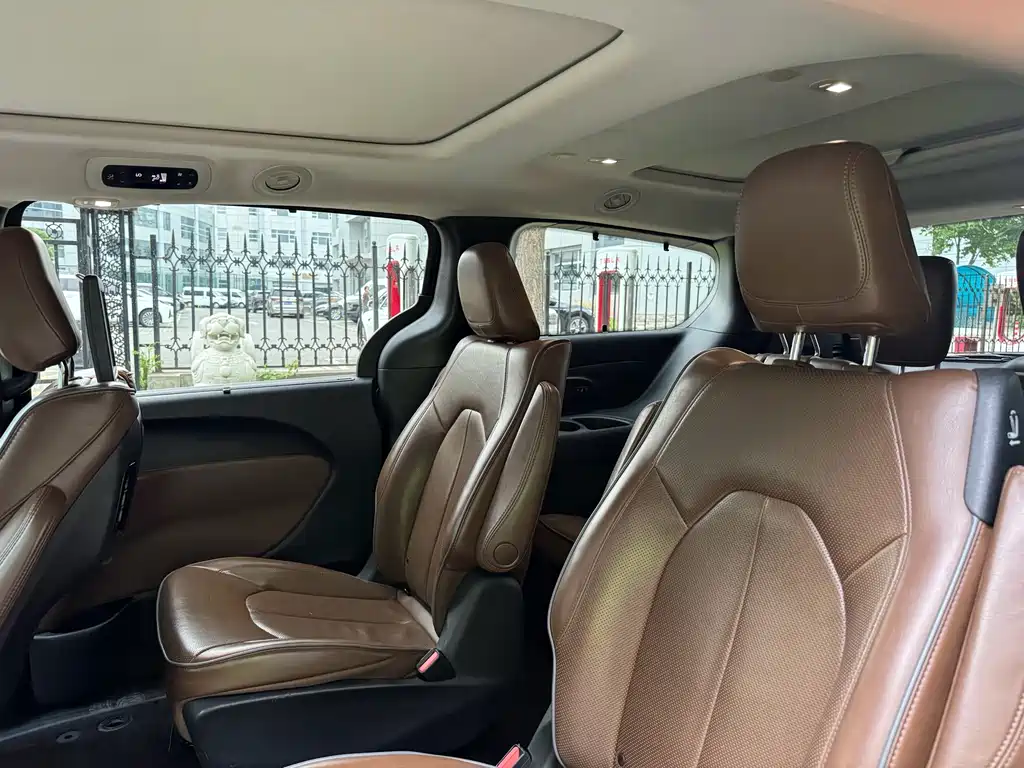 Chrysler Grand Voyager 2018 — фото 27