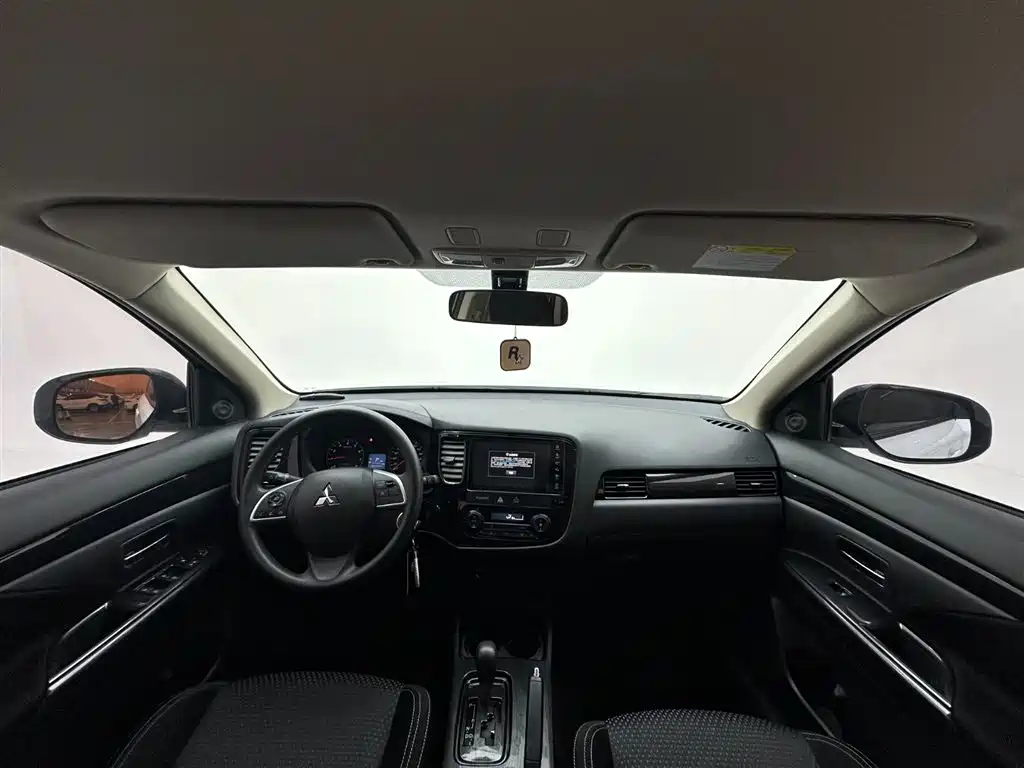 Mitsubishi Outlander 2021 — фото 10
