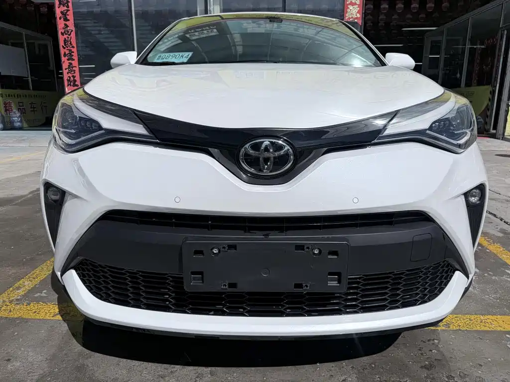 Toyota C-HR 2023 — фото 2
