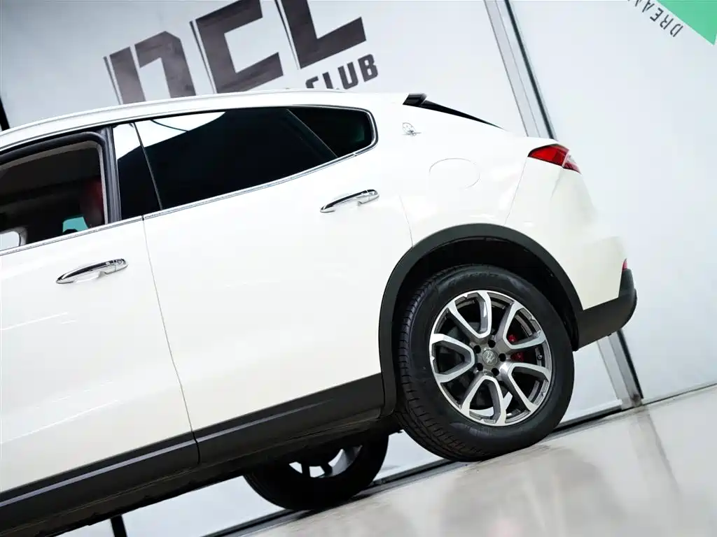 Maserati Levante 2018 — фото 21