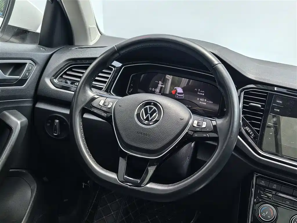 Volkswagen T-Roc 2022 — фото 13