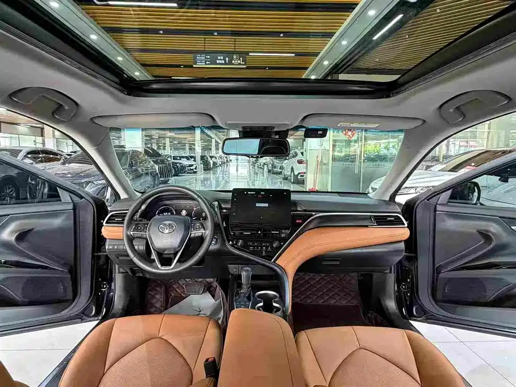 Toyota Camry 2022 — фото 6