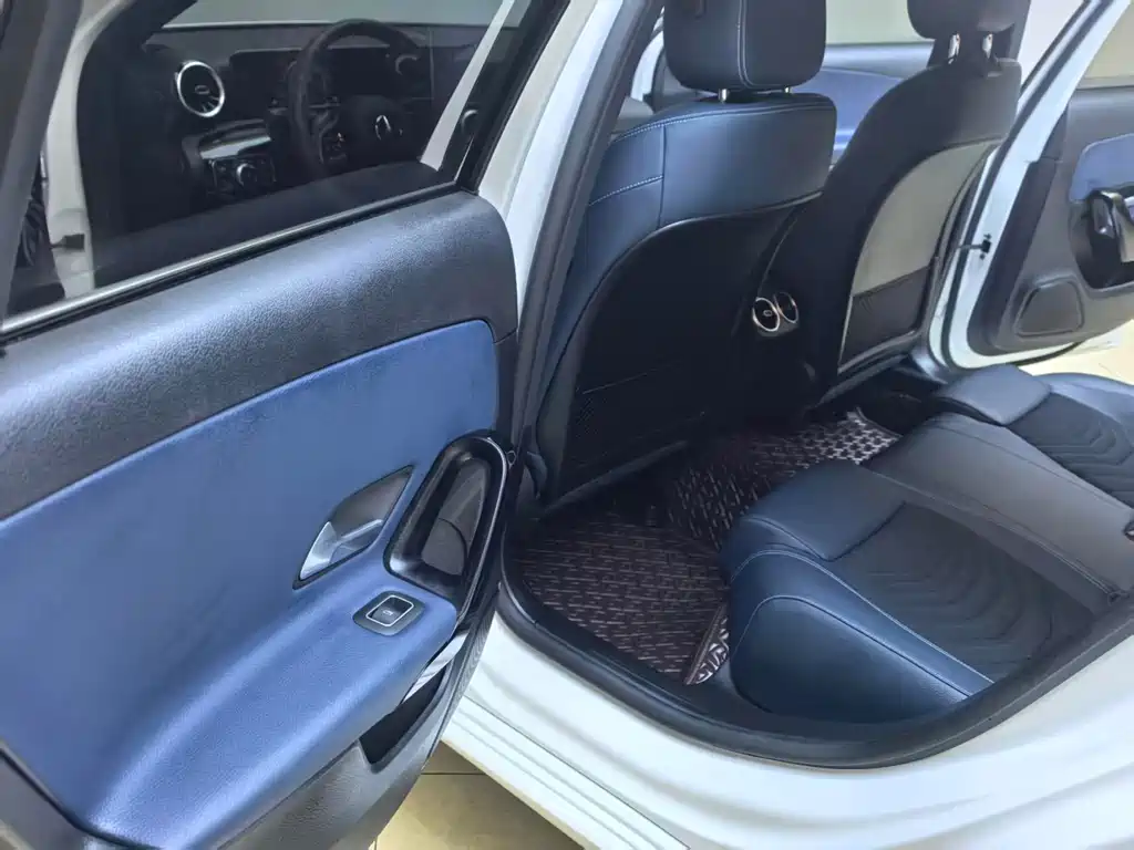 Mercedes-Benz A-Class 2022 — фото 10