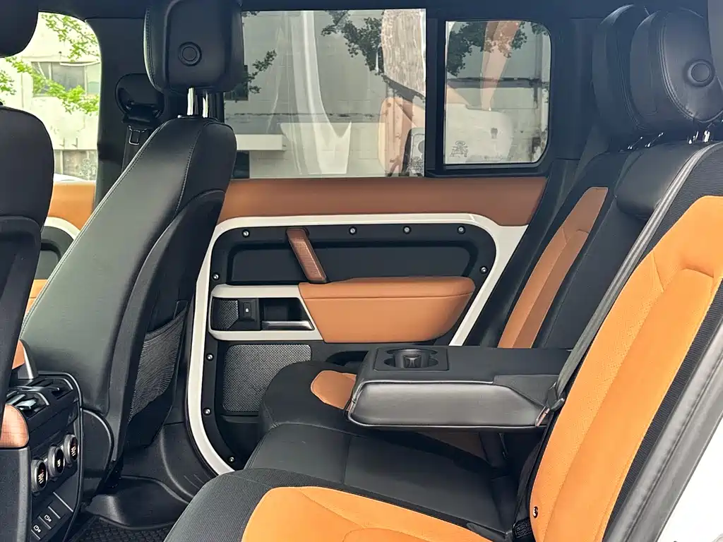 Land Rover Defender 2023 — фото 21
