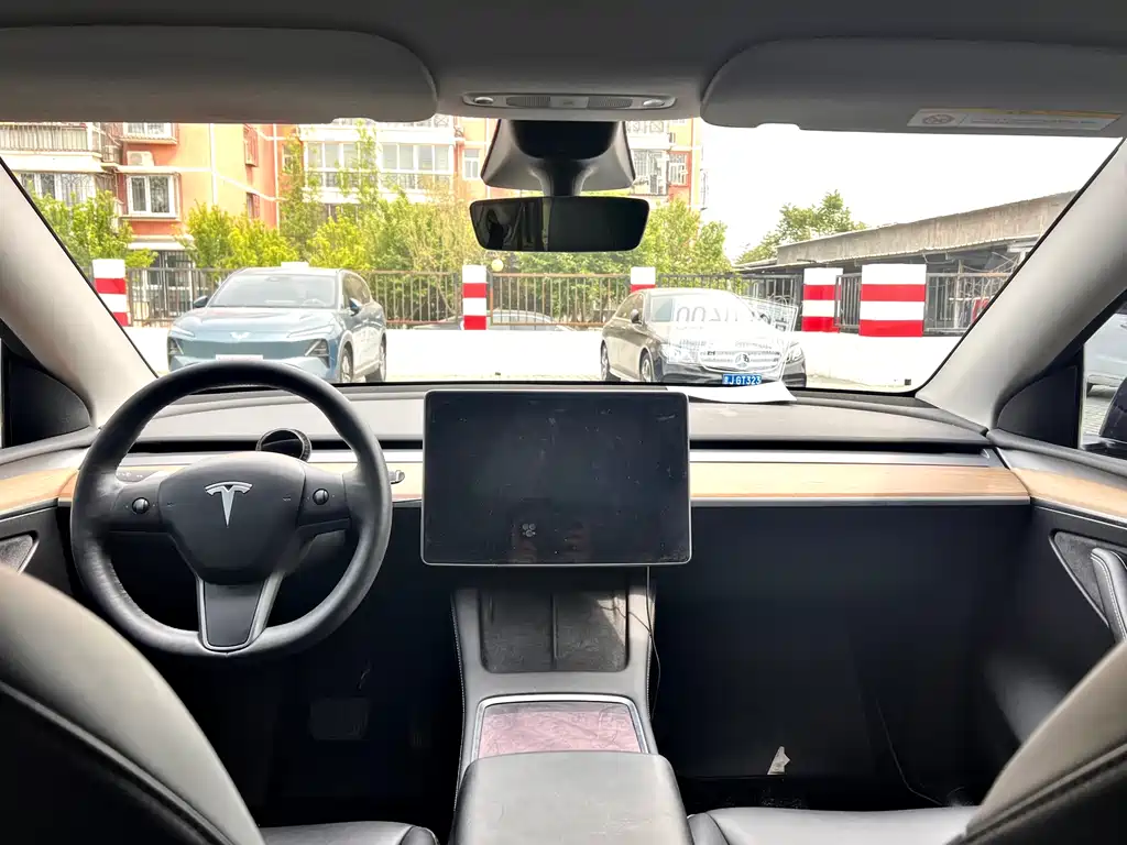 Tesla Model Y 2022 — фото 9