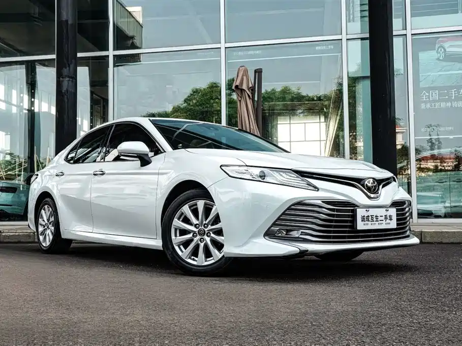 Toyota Camry 2018 — фото 3