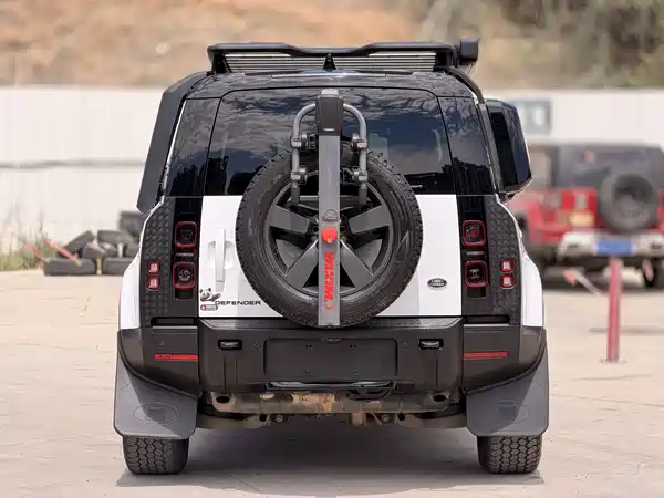 Land Rover Defender 2022