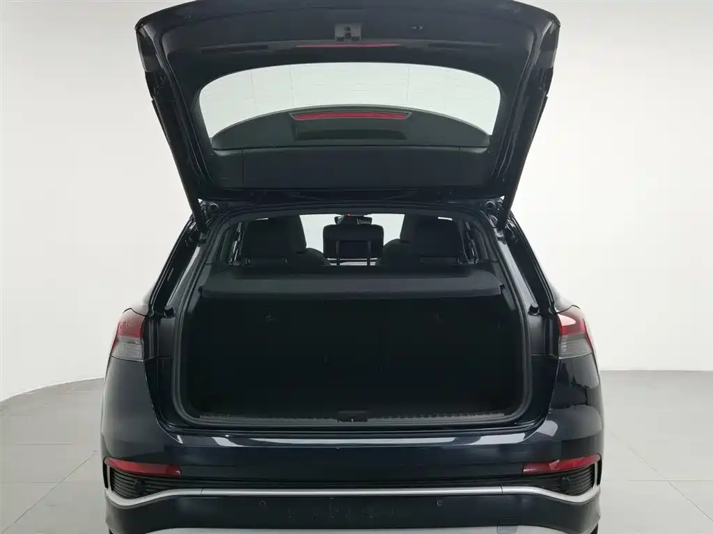 Audi Q4 e-tron 2023 — фото 16