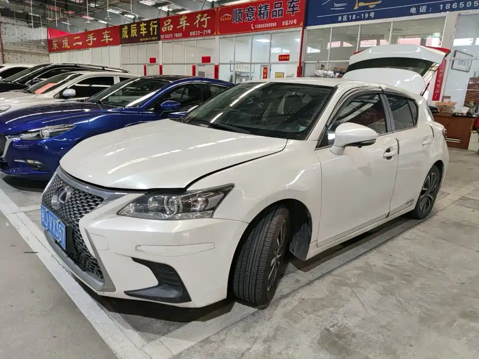 Lexus CT 2020 — фото 1