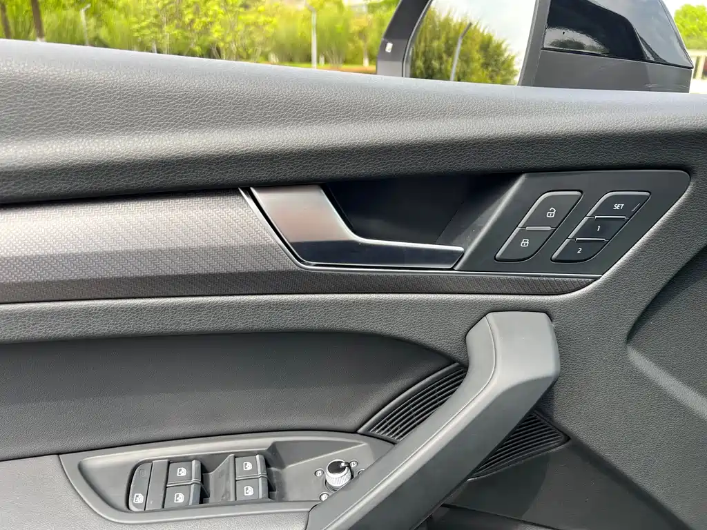 Audi Q5L 2022 — фото 17