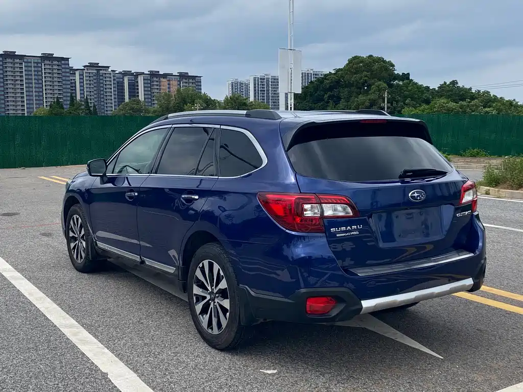 Subaru Outback 2017 — фото 10