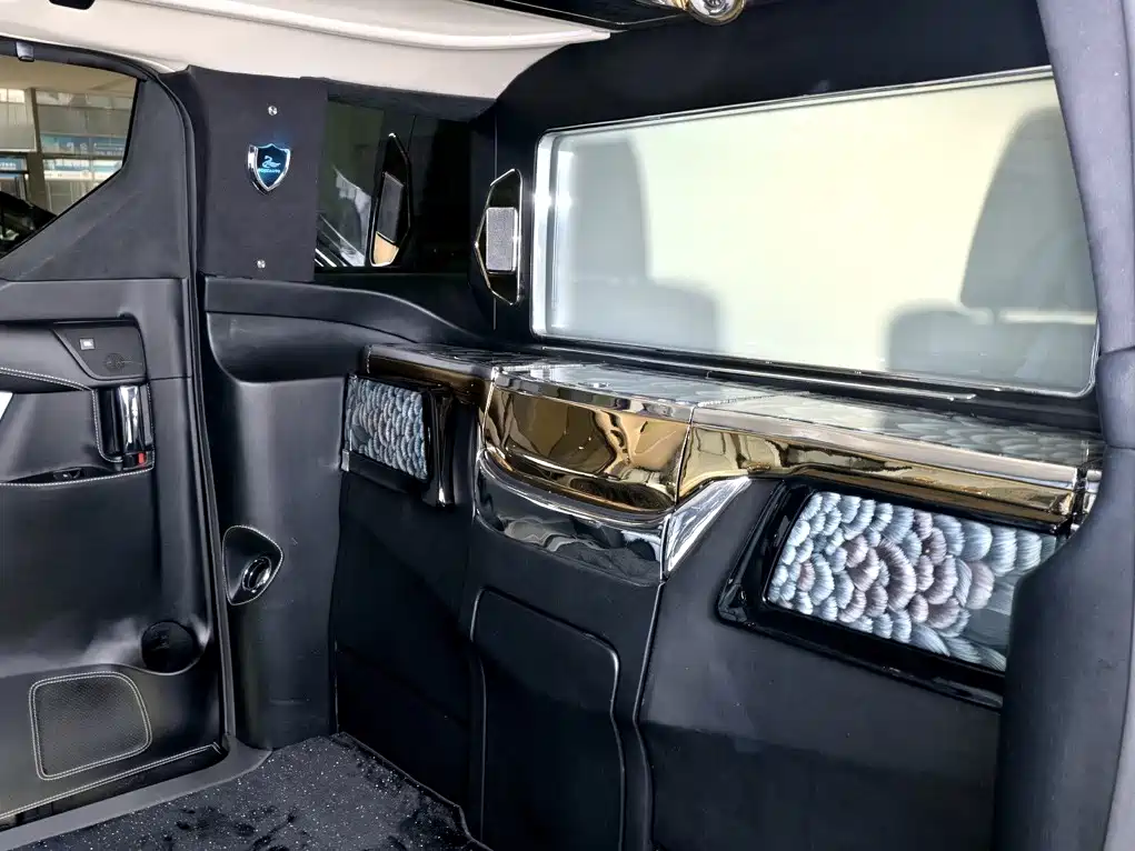Toyota Alphard 2020 — фото 20
