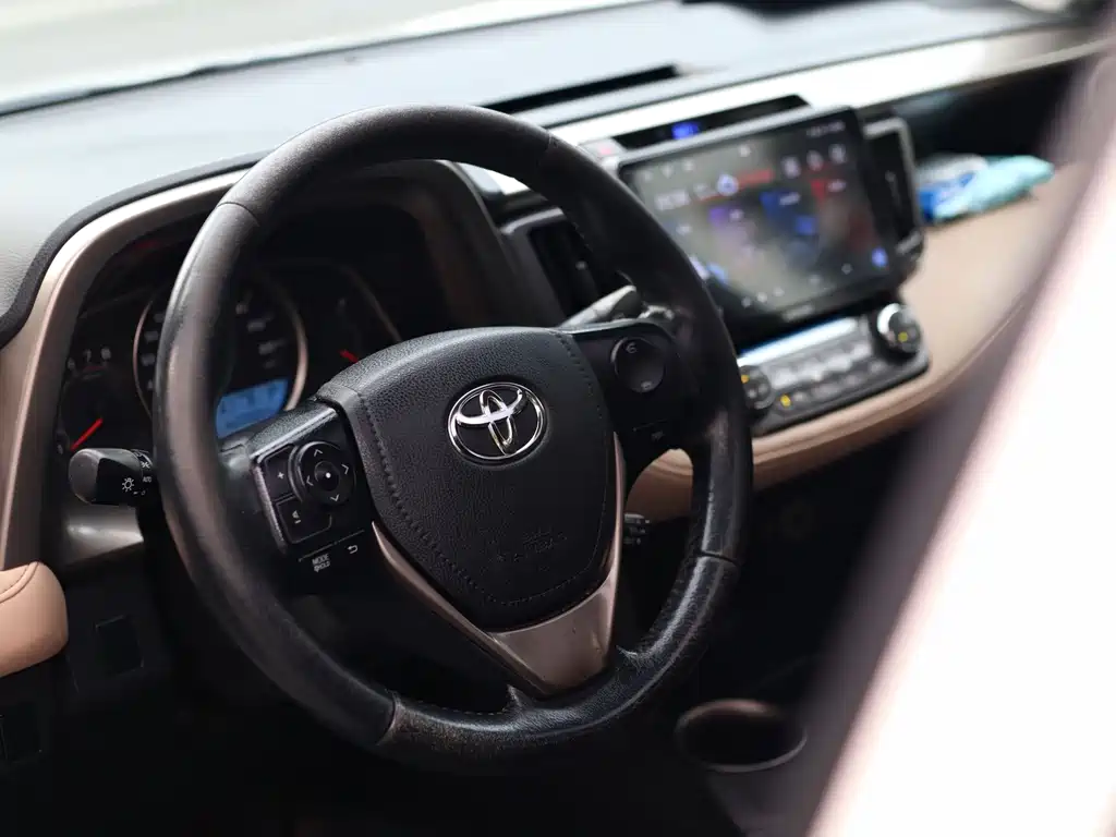 Toyota RAV4 2014 — фото 16