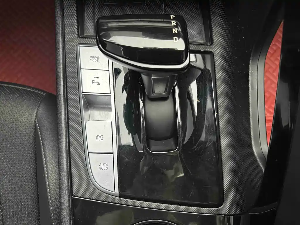 Hyundai Elantra 2023 — фото 17
