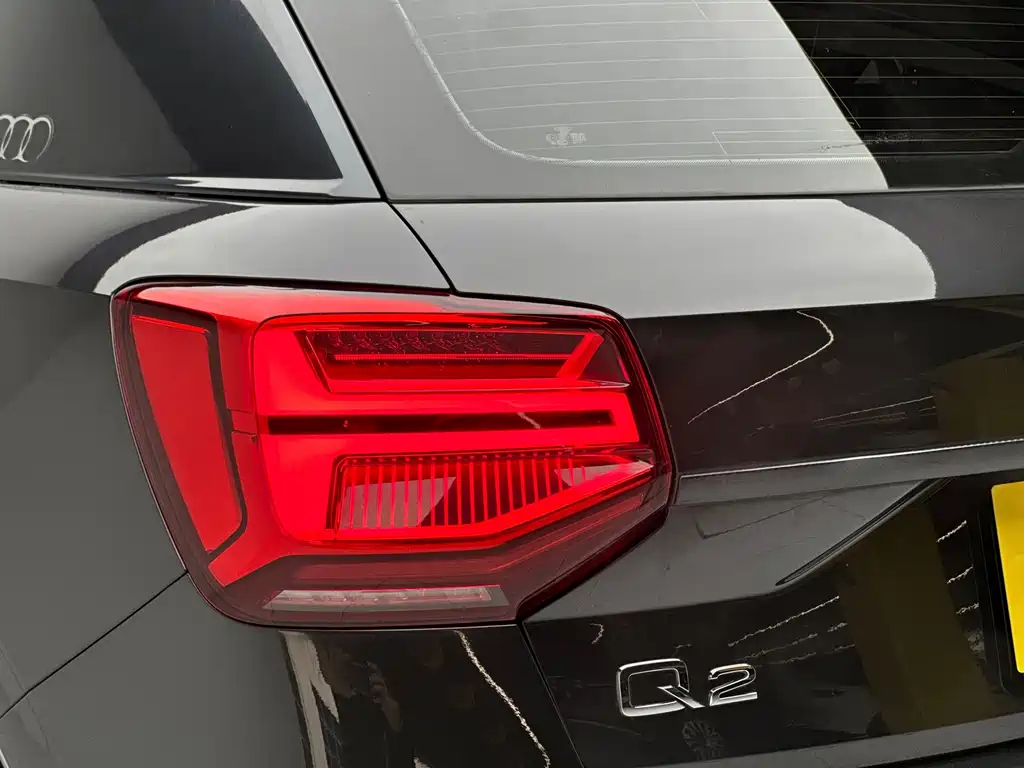 Audi Q2L 2019 — фото 18