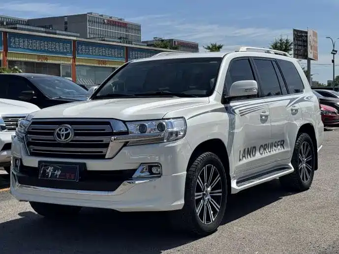 Toyota Land Cruiser 2018 — фото 1