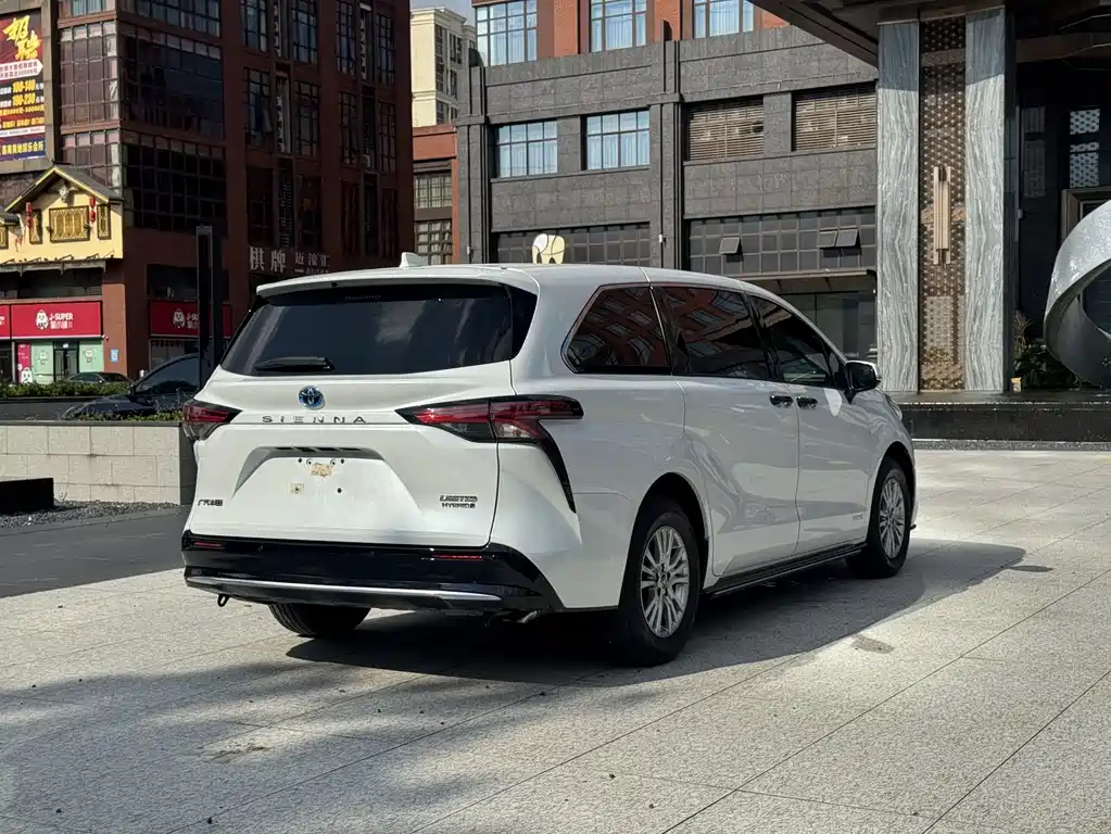 Toyota Sienna 2022 — фото 15