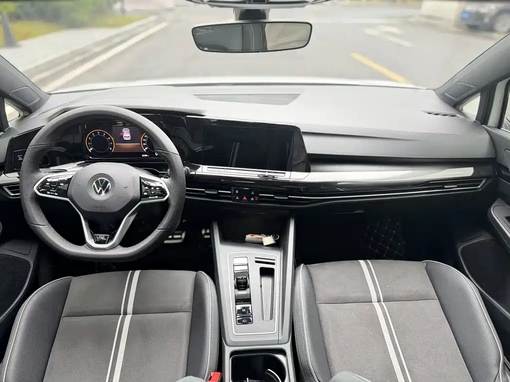 Volkswagen Golf 2024