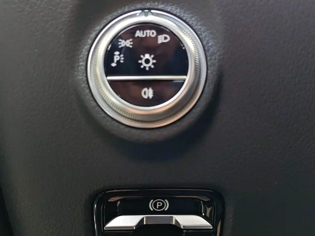Mercedes-Benz C-Class 2023 — фото 12