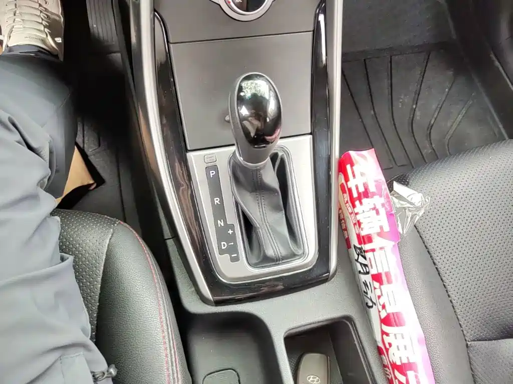 Hyundai Elantra 2015 — фото 14